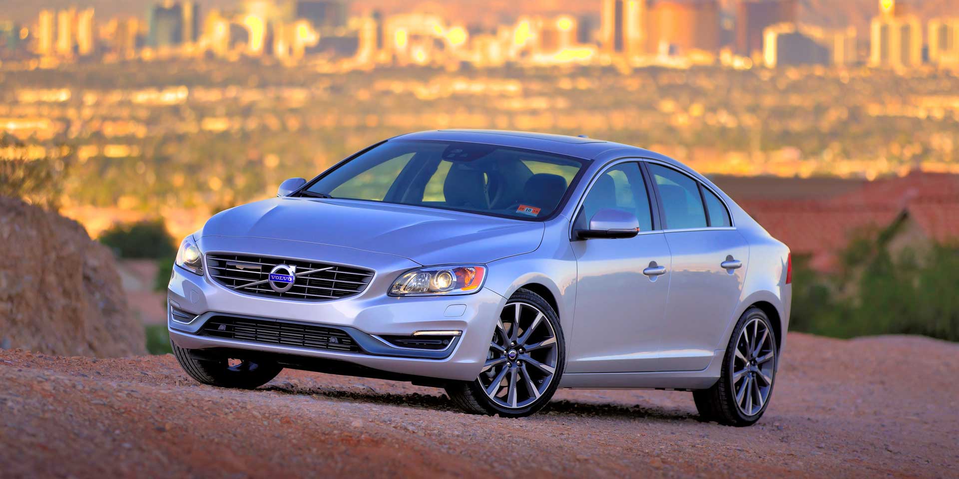 2015 - Volvo - S60 - Vehicles On Display | Chicago Auto Show 2015