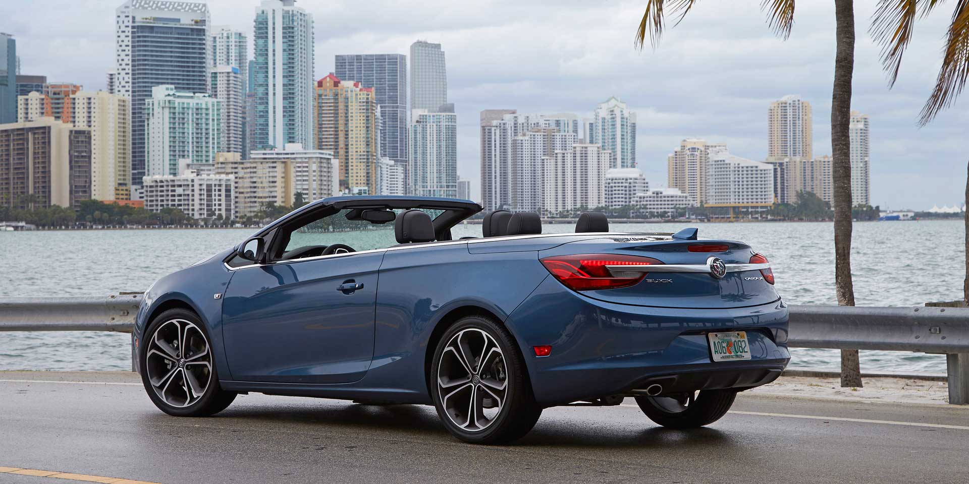2019  buick  cascada  vehicles on display  chicago