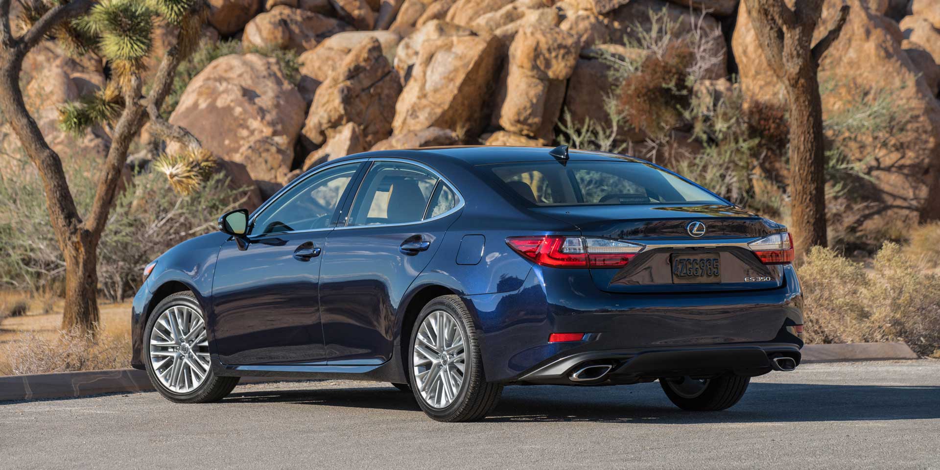 2017 - Lexus - ES - Vehicles on Display | Chicago Auto Show