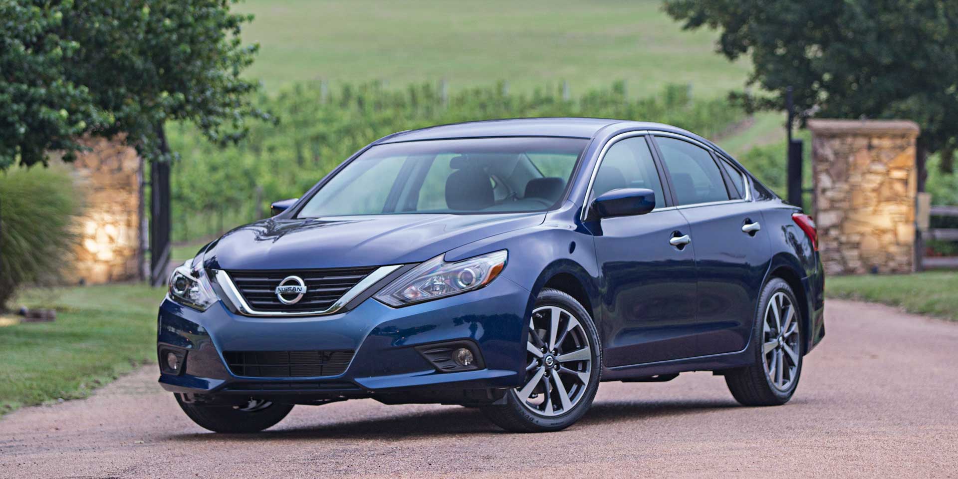 2018 - Nissan - Altima - Vehicles on Display | Chicago ...