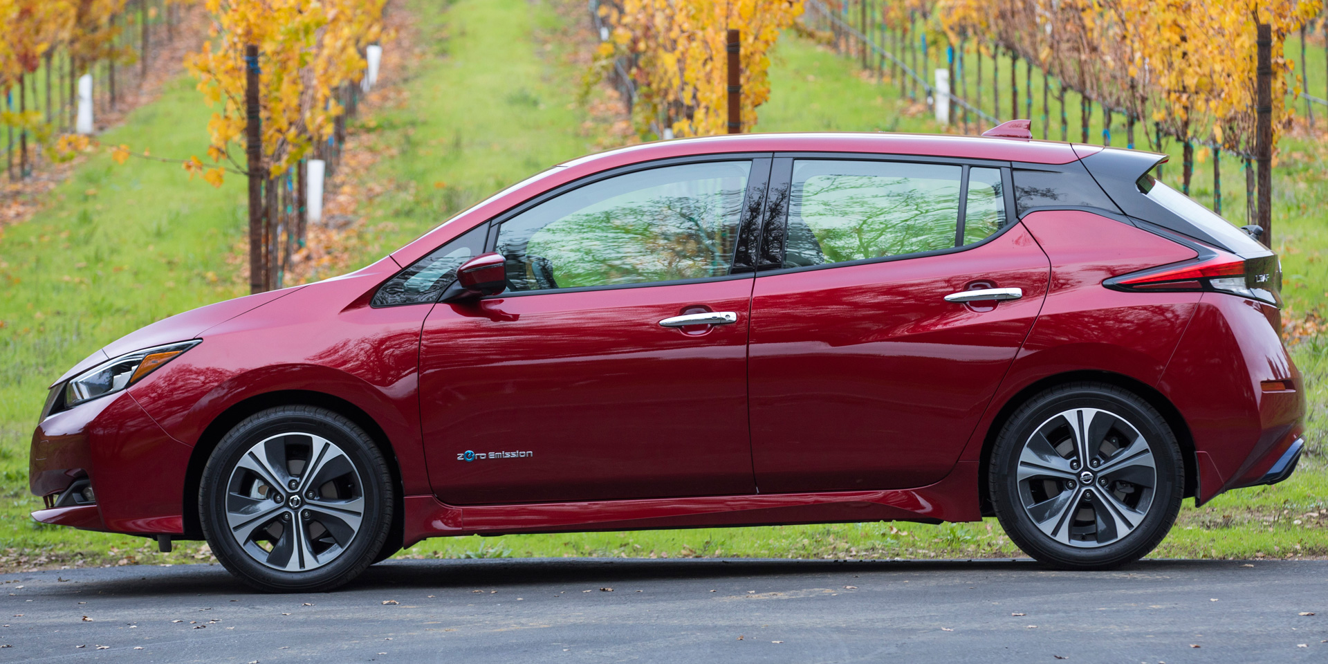 2018 - Nissan - Leaf - Vehicles on Display | Chicago Auto Show