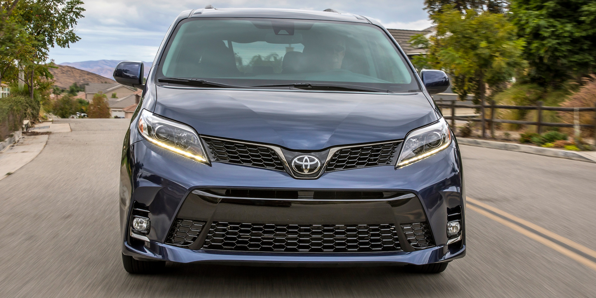 Toyota Sienna Front